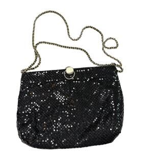 VTG Bueno black chainmail beaded purse. Shoulder chain straps. Gold hardware